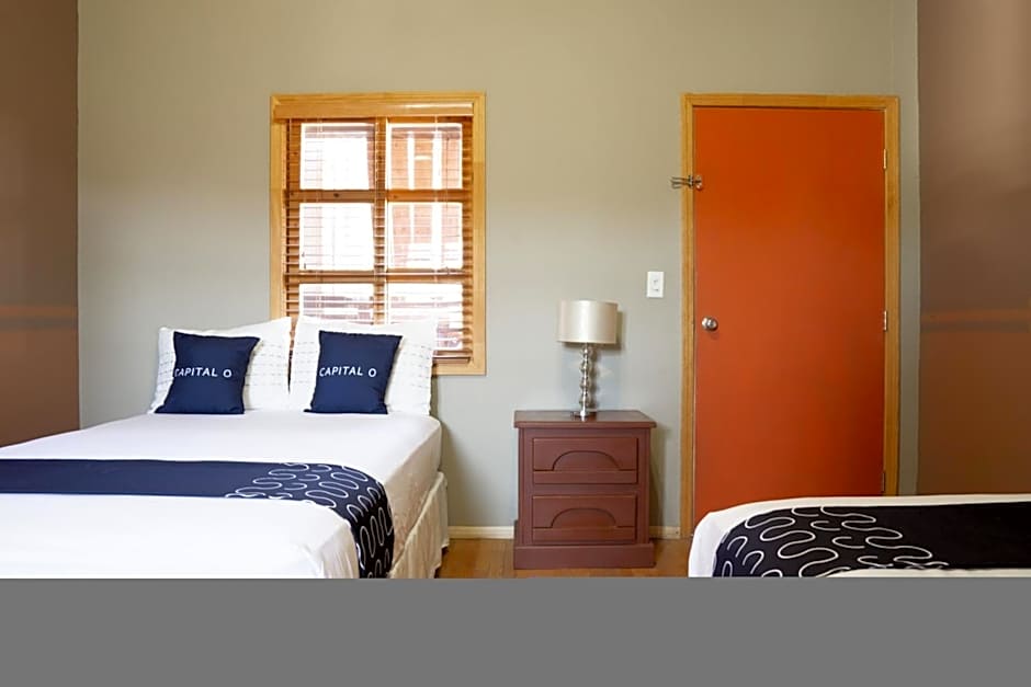 Capital O Hotel Villa Azura