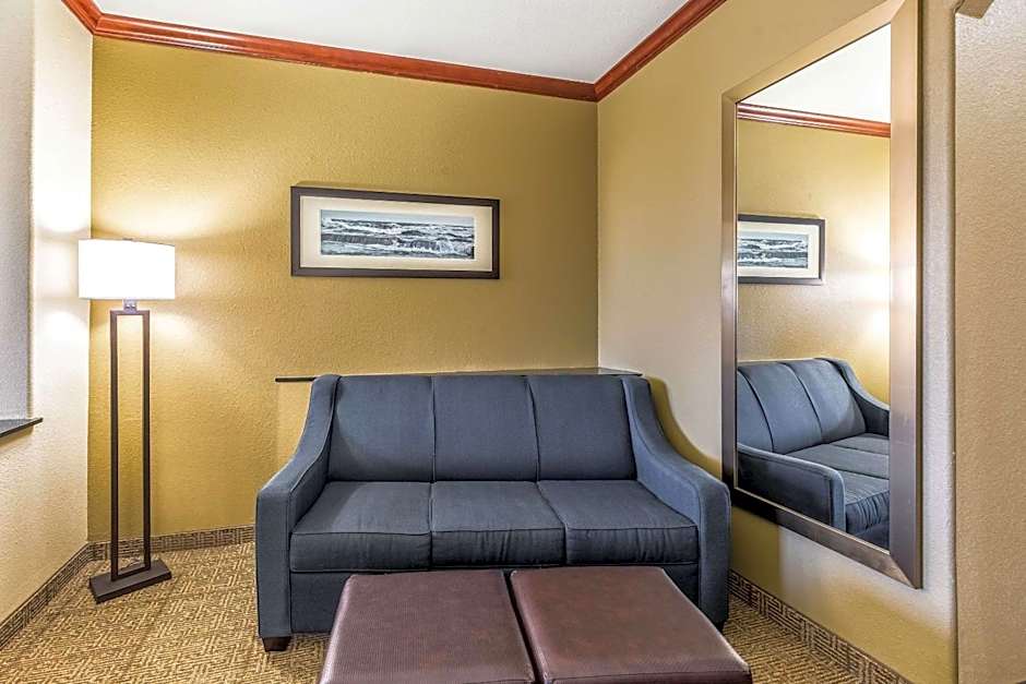 Comfort Suites Galveston Cruise Port Area - Beachside