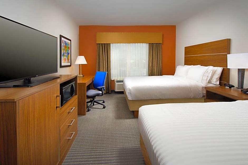 Holiday Inn Express & Suites Bay City