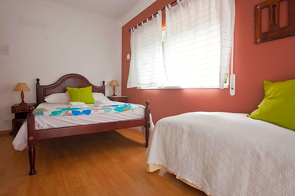 Ericeira Chill Hill Hostel & Private Rooms