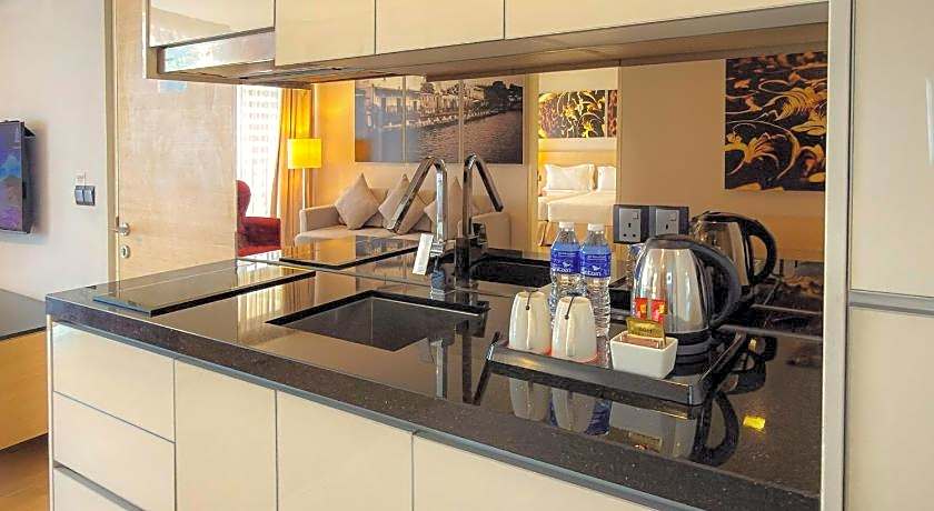 The Straits Hotel & Suites