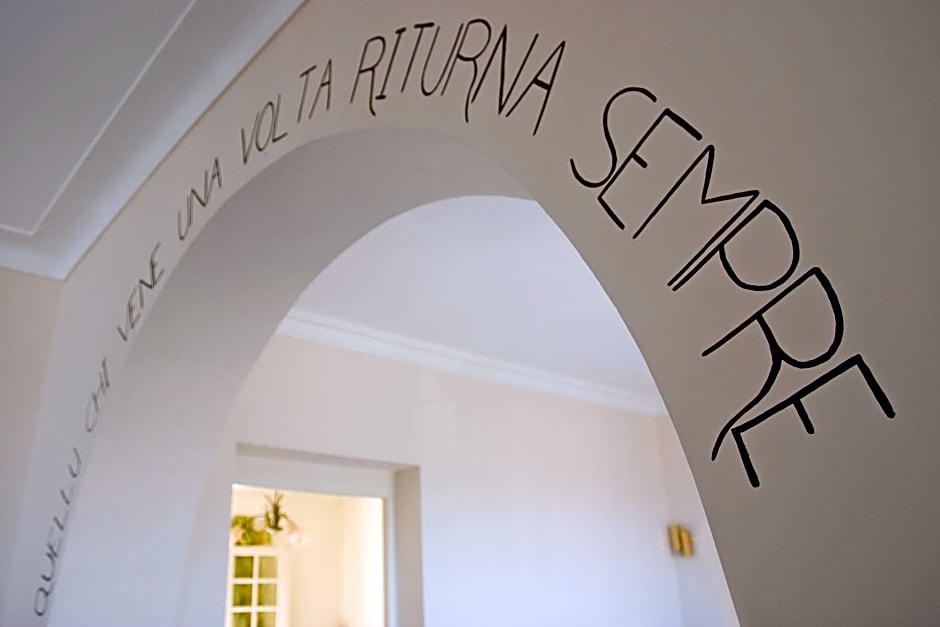 A l'ombre du clocher