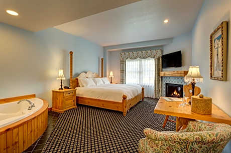 Mountain Grand Lodge One King Hotel Room