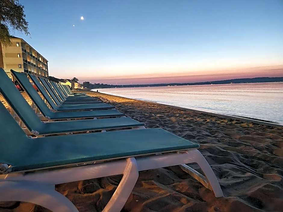 Brio Beach Inn