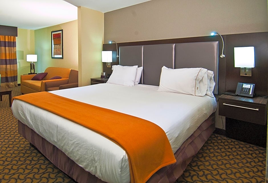 Holiday Inn Express & Suites Jackson/Pearl International Airport By IHG