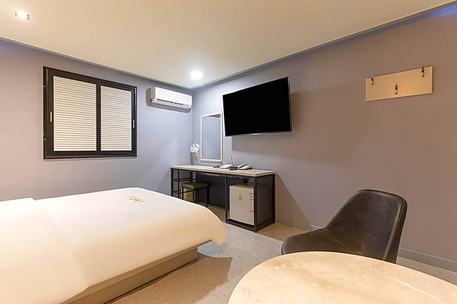 Goodstay World Hotel