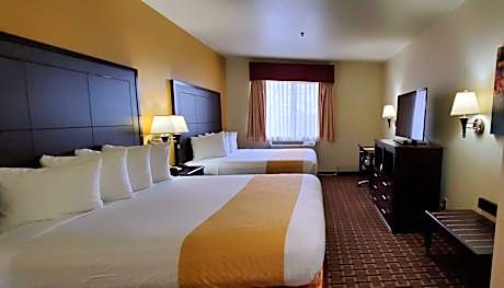2 King Beds, Non-Smoking, Microwave And Refrigerator, Full Breakfast