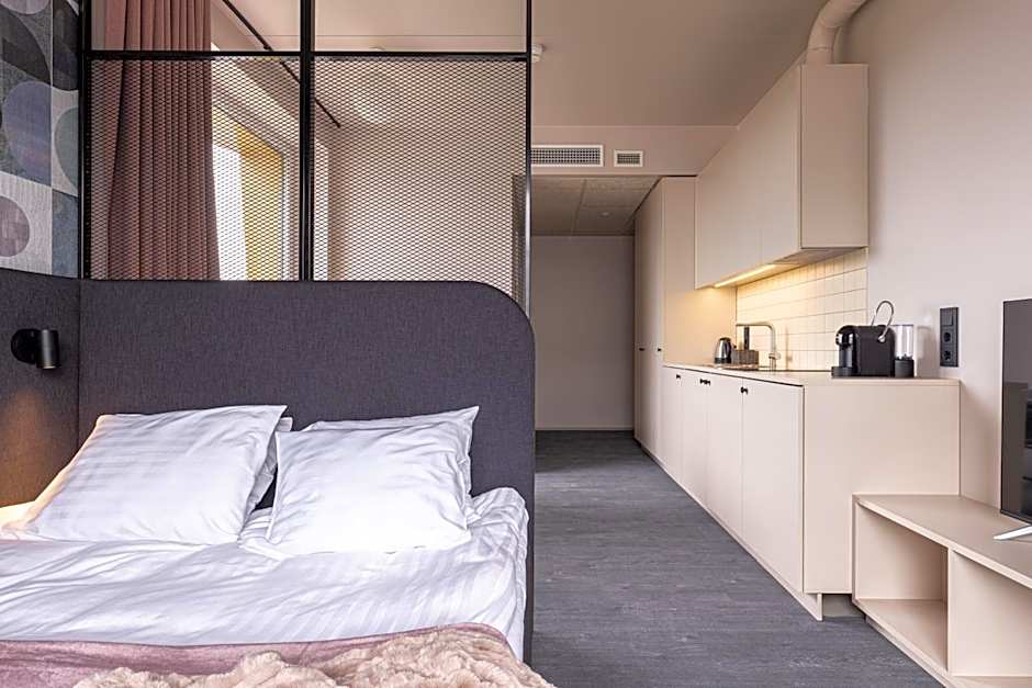 Hugo Apartment Hotel