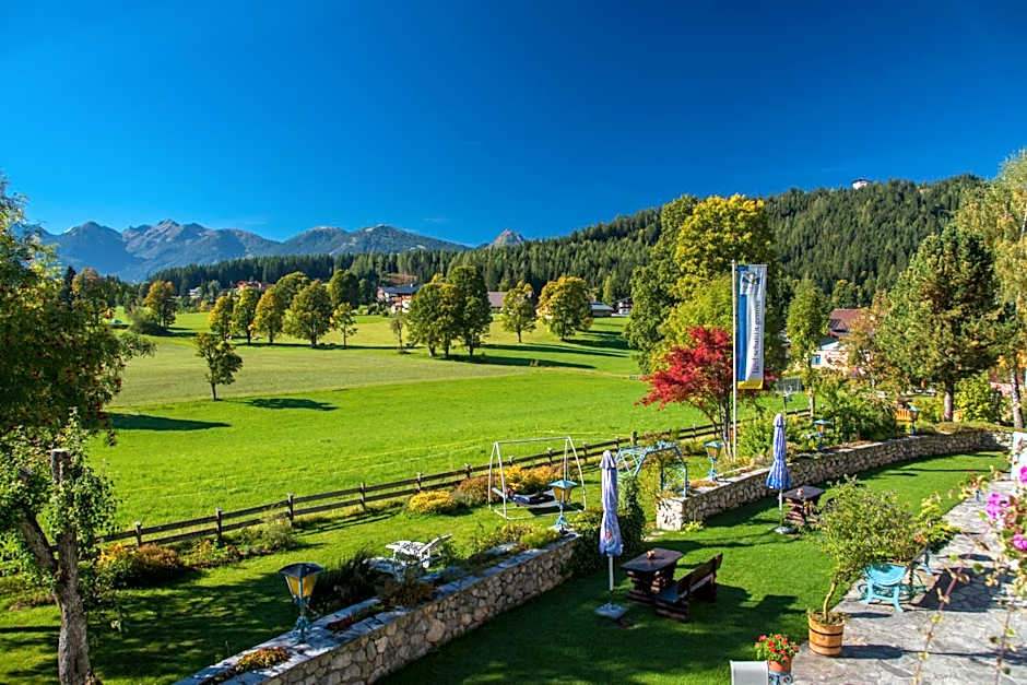 Almfrieden Hotel & Romantikchalet