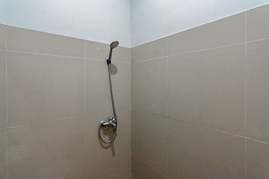 RedDoorz Syariah Plus @ Tuparev Cirebon 3