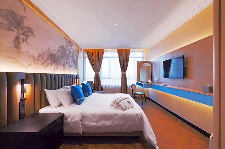 Photo 1 of 7 of Classic 1 King Bed