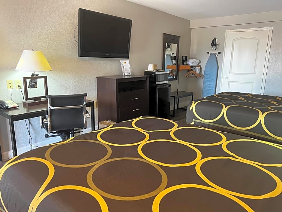 Super 8 by Wyndham Baytown/Mont Belvieu