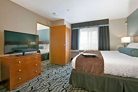 King Suite with Bath Tub and Sofa Bed - Mobility Accessible/Non-Smoking