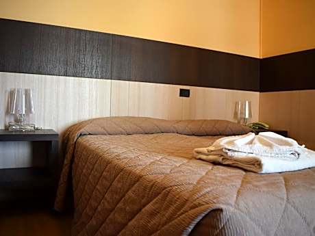 Double Room (1 Adult)