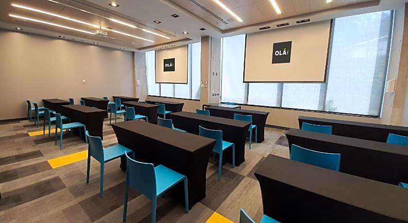 Ola Santiago Providencia, Tapestry Collection by Hilton