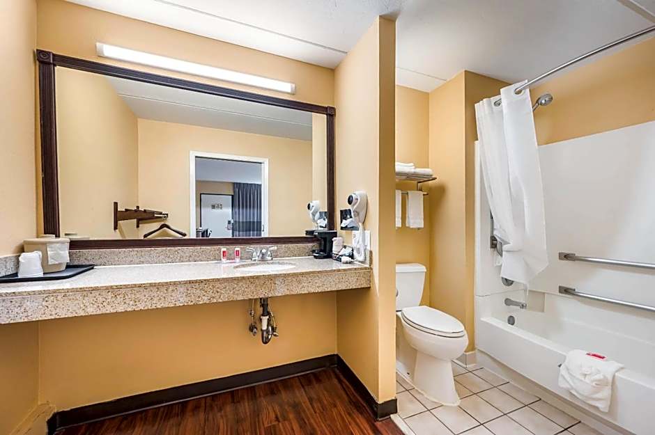 Econo Lodge Columbus near Airport
