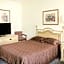 OYO Cameron Historic Hotel Brownsville I-69E