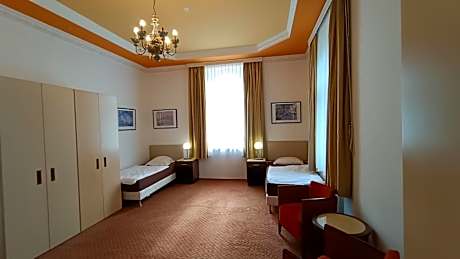 Basic Triple Room with Shared Bathroom