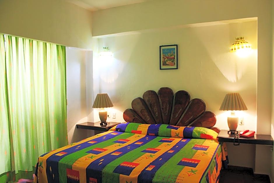 Suites Plaza del Rio