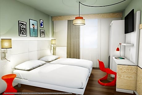 Pop Room With 2 Single Beds (Or 1 King-Size Bed) - No Elevator