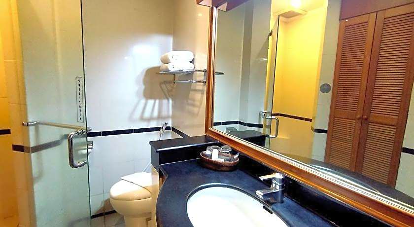 Grand Whiz Hotel Trawas