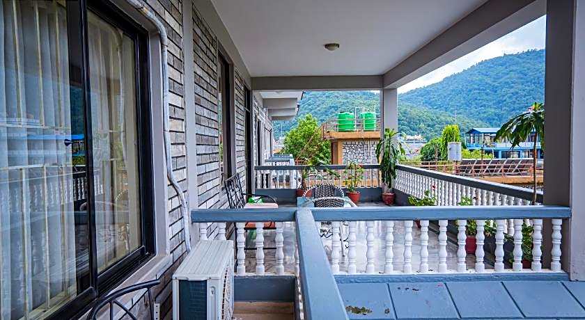 Hotel Crown Himalayas