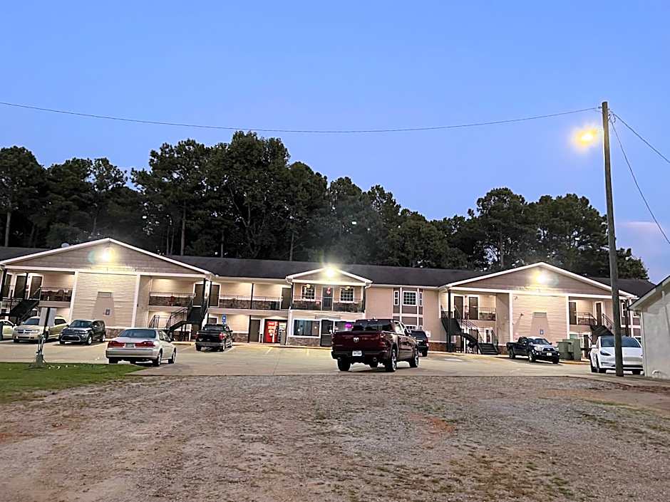 High Falls Inn & Suites