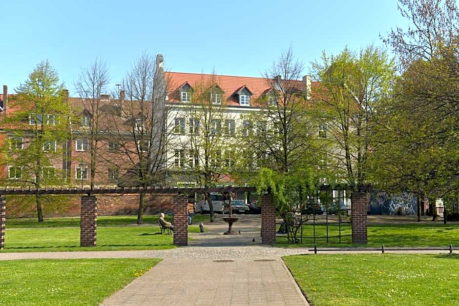 Five Point Hostel & Apartments