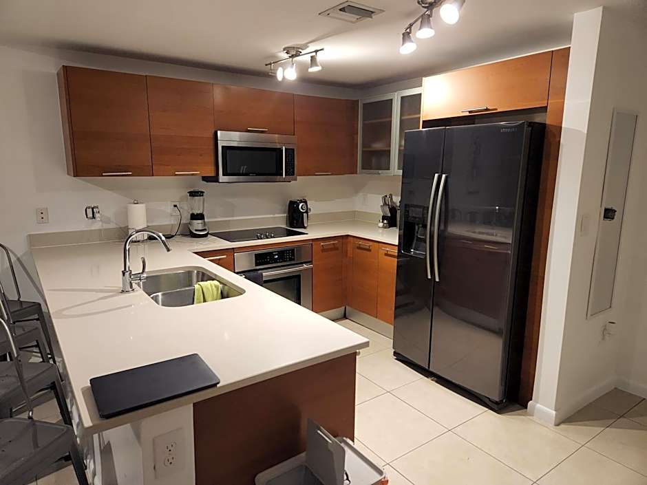 Wonderful 1 bedroom condo in Midtown.