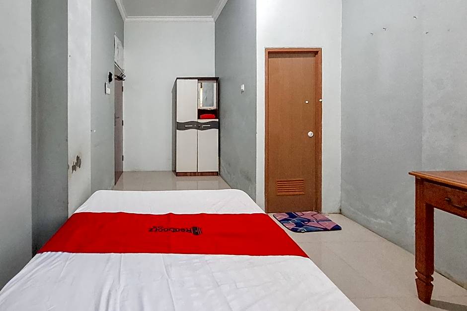 RedDoorz Syariah at Fariza Guesthouse Kendal