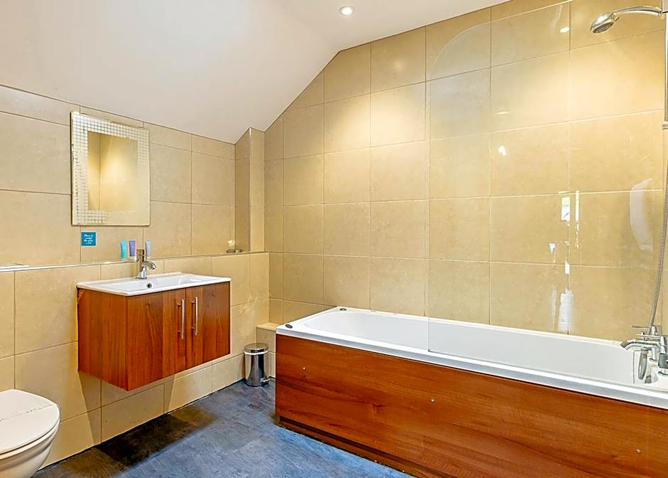 Tilford Woods Lodge Retreat