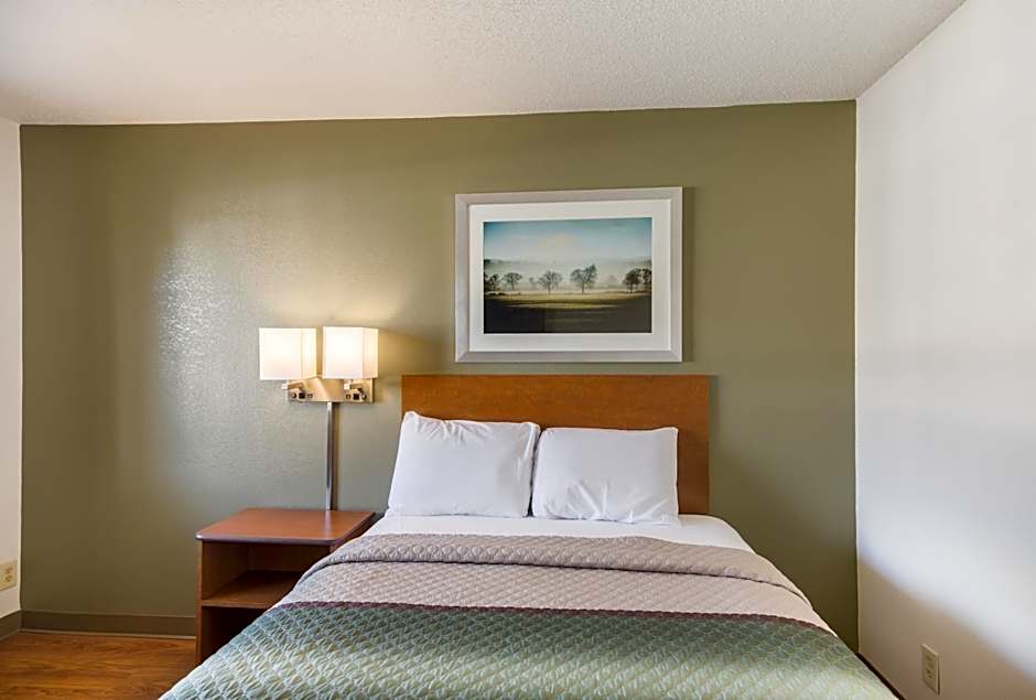 HomeTowne Studios by Red Roof Spartanburg - Asheville Highway