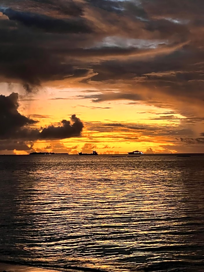 La Luna Boutique Dhangethi