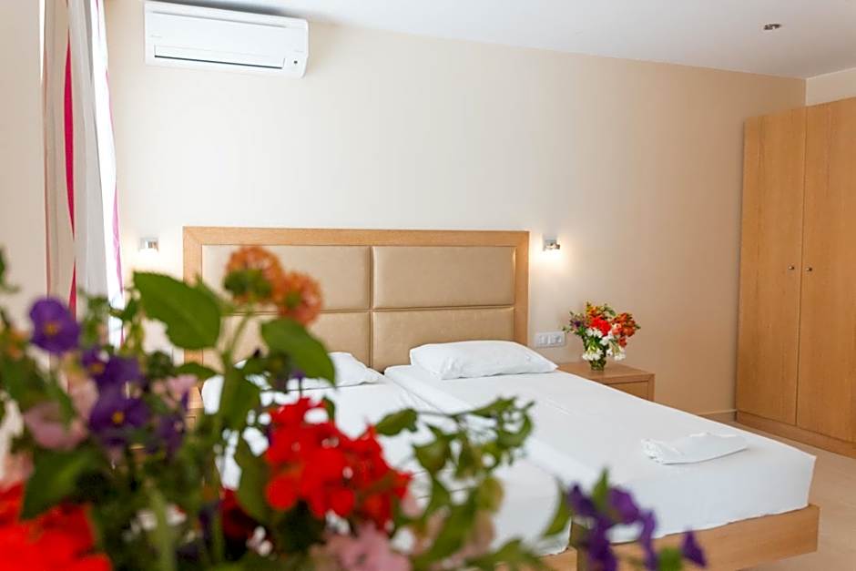 Amaryllis front beach hotel