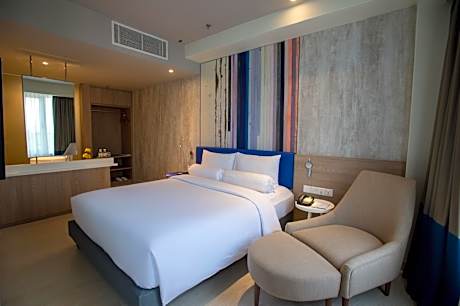 Family Queen Suite with Sofa Bed