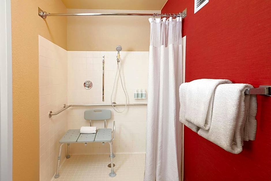 Courtyard by Marriott Richmond West