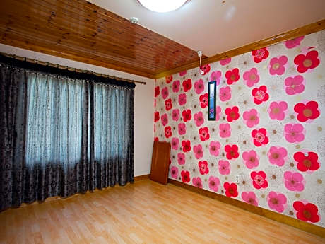 Korean-Style Quadruple Room