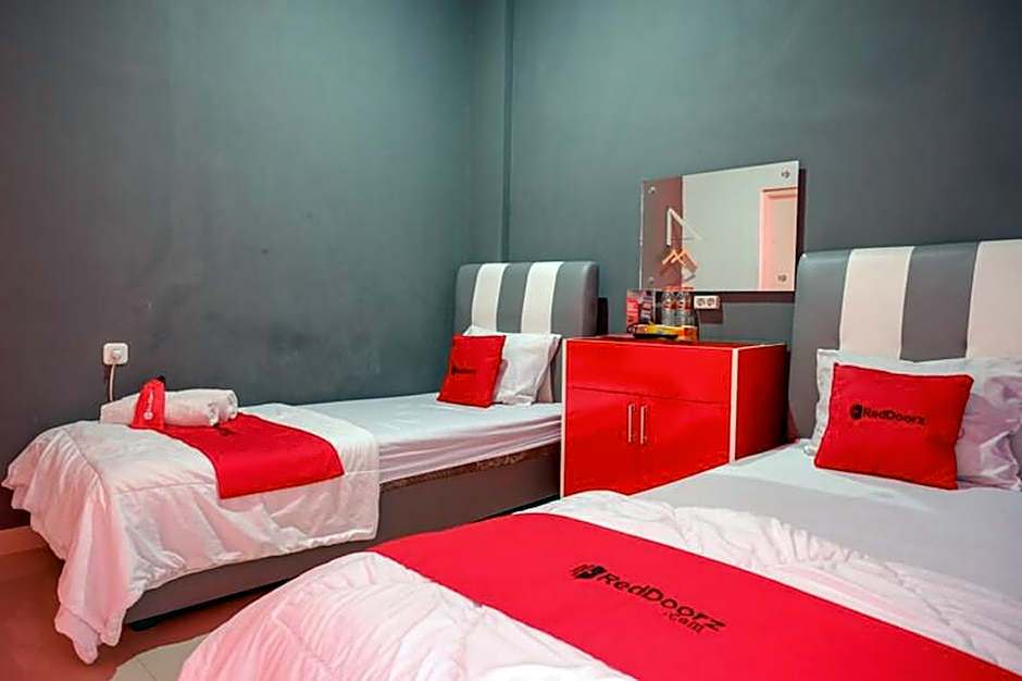 RedDoorz near Terminal Mendolo Wonosobo
