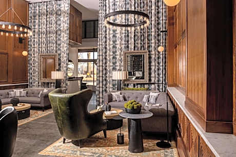 The Louis Hotel