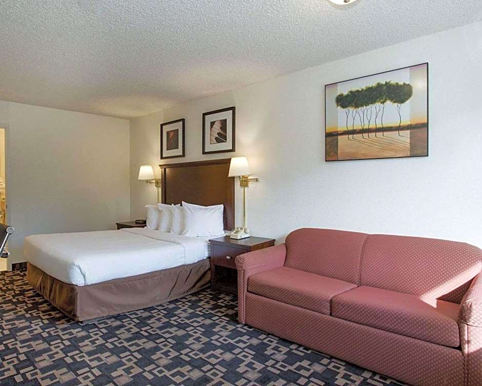 MorningGlory Inn & Suites