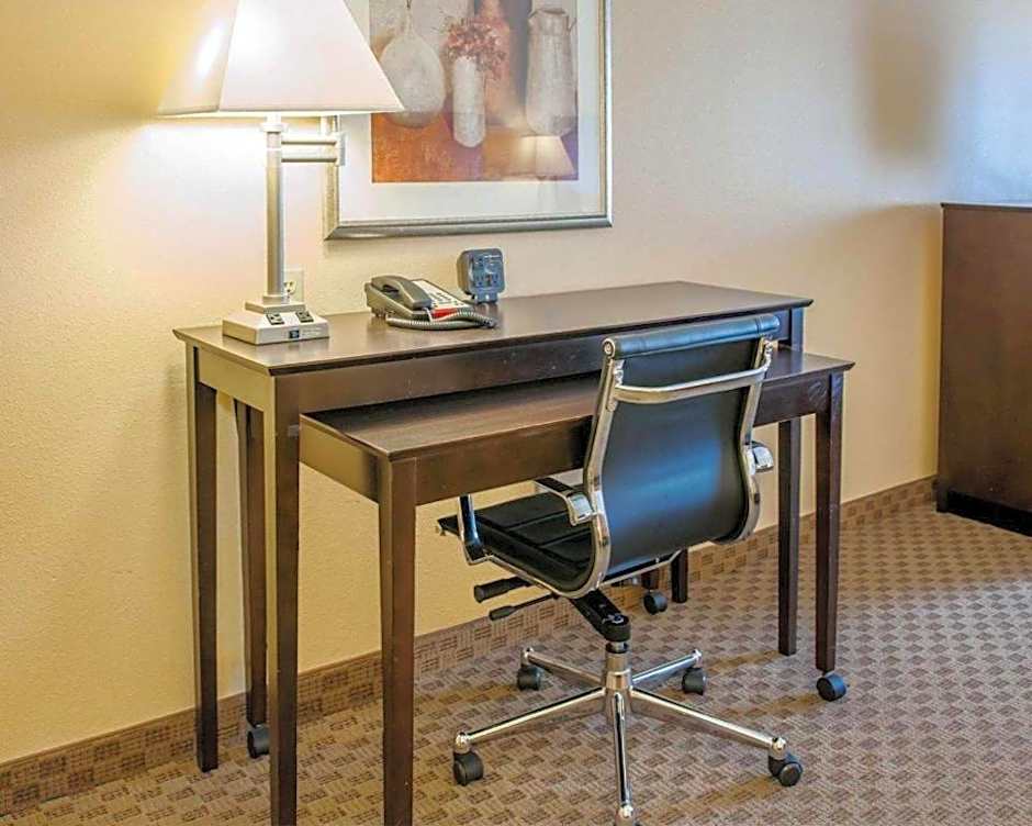Comfort Suites