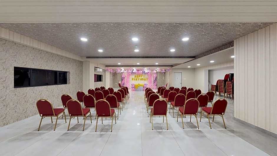 Comet Hotel – Bangalore, MN