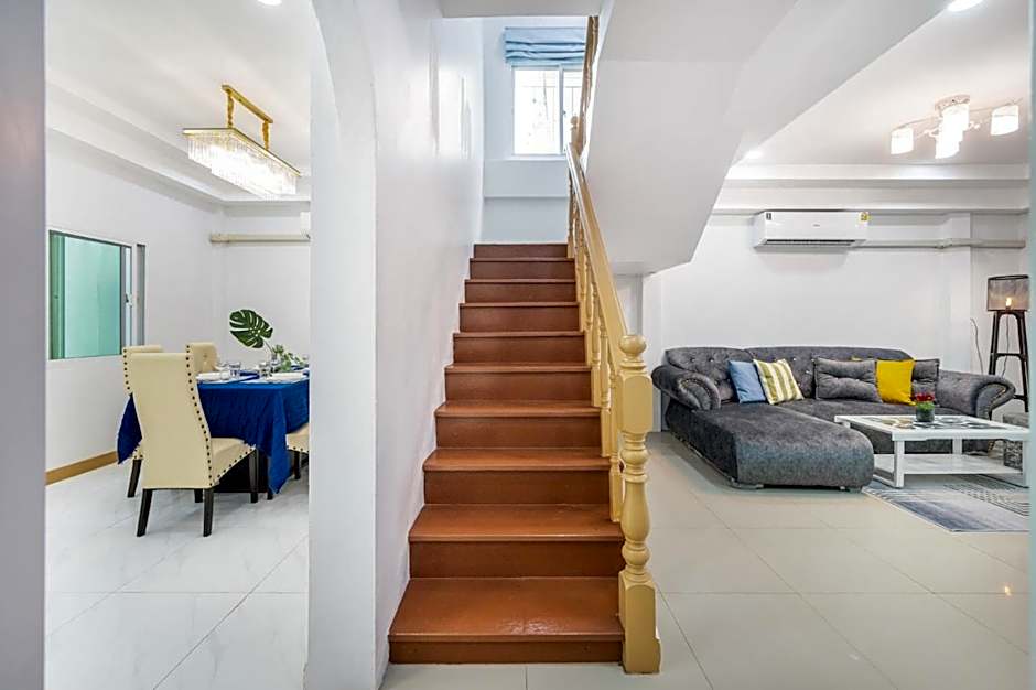 MIQ HK111-4BR Home Ratchada-Huaykwang 14PAX