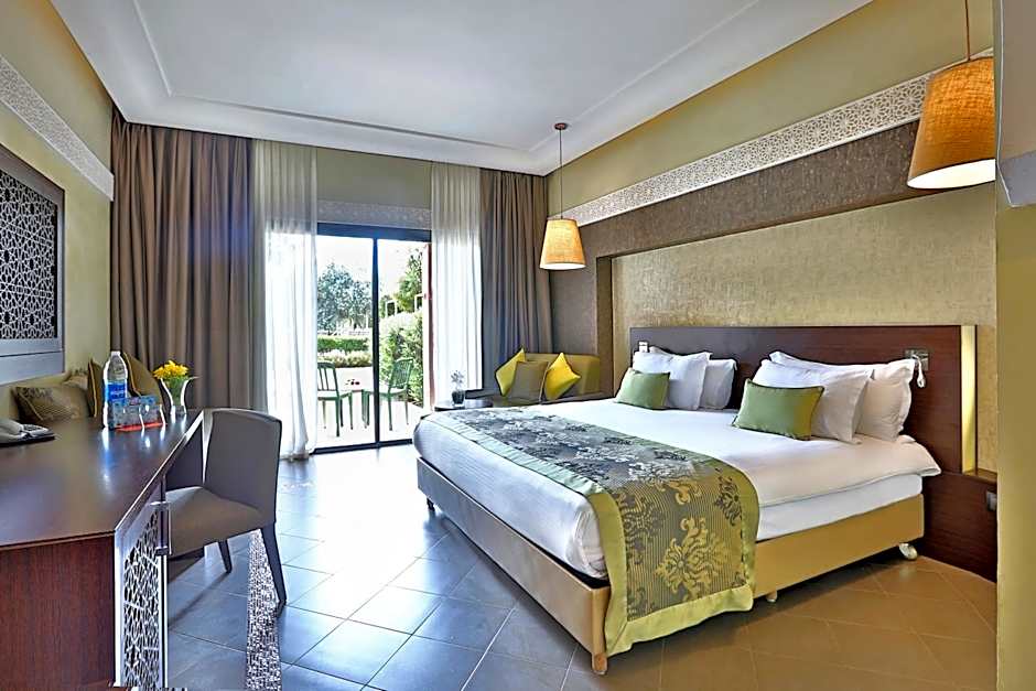 Photo 1 of 5 of Deluxe 1 Queen Bed, Garden View