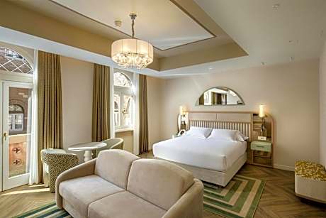 One-Bedroom King Suite