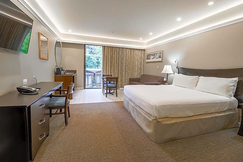 Dinah's Garden Hotel