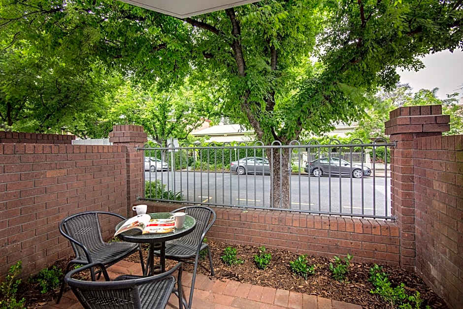 Adelaide Inn