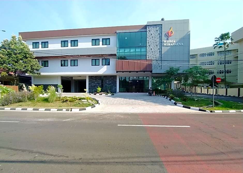 Urbanview Wisma Wirasatya Akpol Semarang By RedDoorz – Semarang, IA
