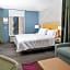 Home2 Suites by Hilton Newark-Airport, NJ