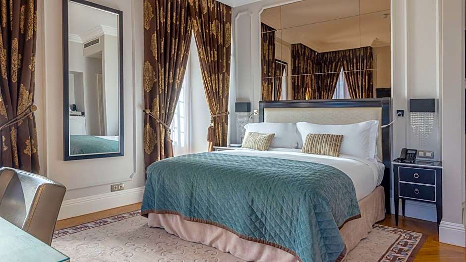 Photo 1 of 7 of Premium 1 King Bed